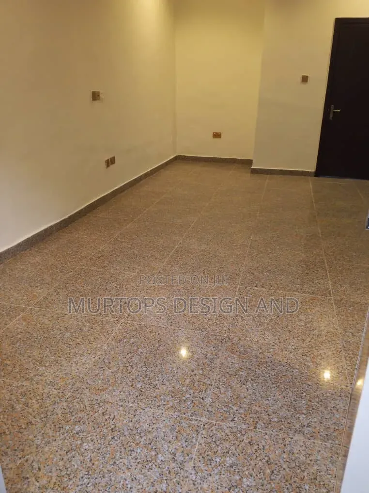 4bdrm Townhouse / Terrace in Chevron for rent