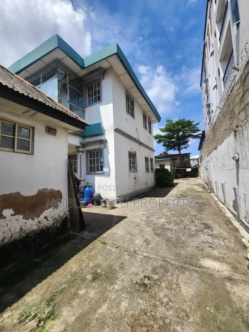 Commercial Building for Lease at Alagomije Yaba