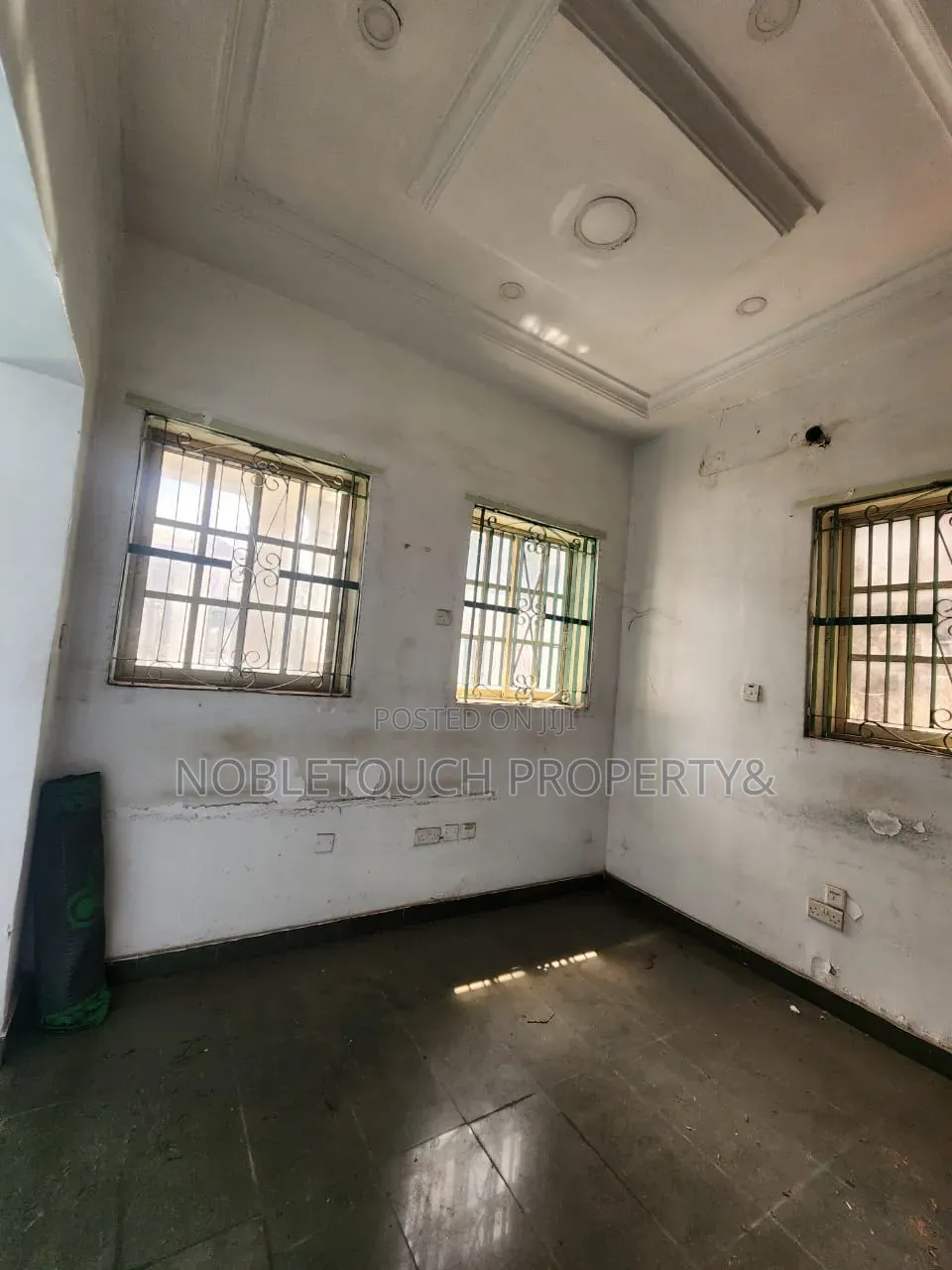 Commercial Building for Lease at Alagomije Yaba