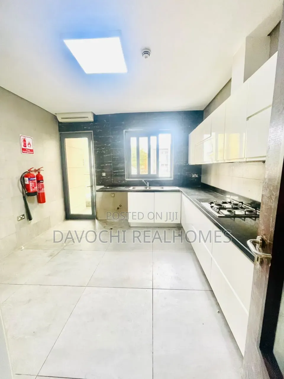 3bdrm Apartment in Lekki Phase 1 for rent