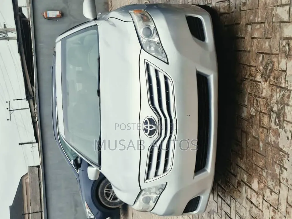 Toyota Camry 2010 Silver