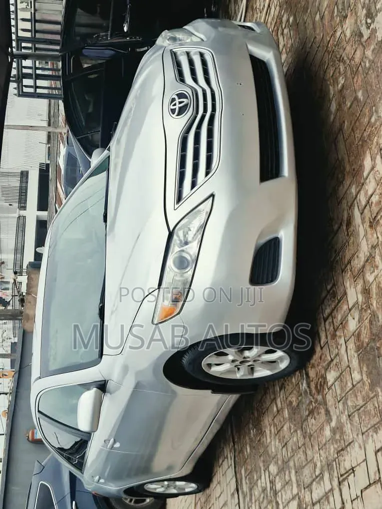 Toyota Camry 2010 Silver