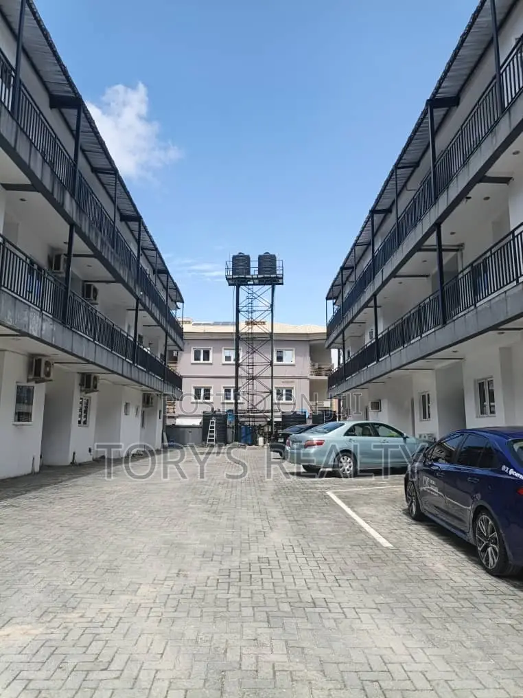 1bdrm Apartment in Lekki Phase 1 for rent
