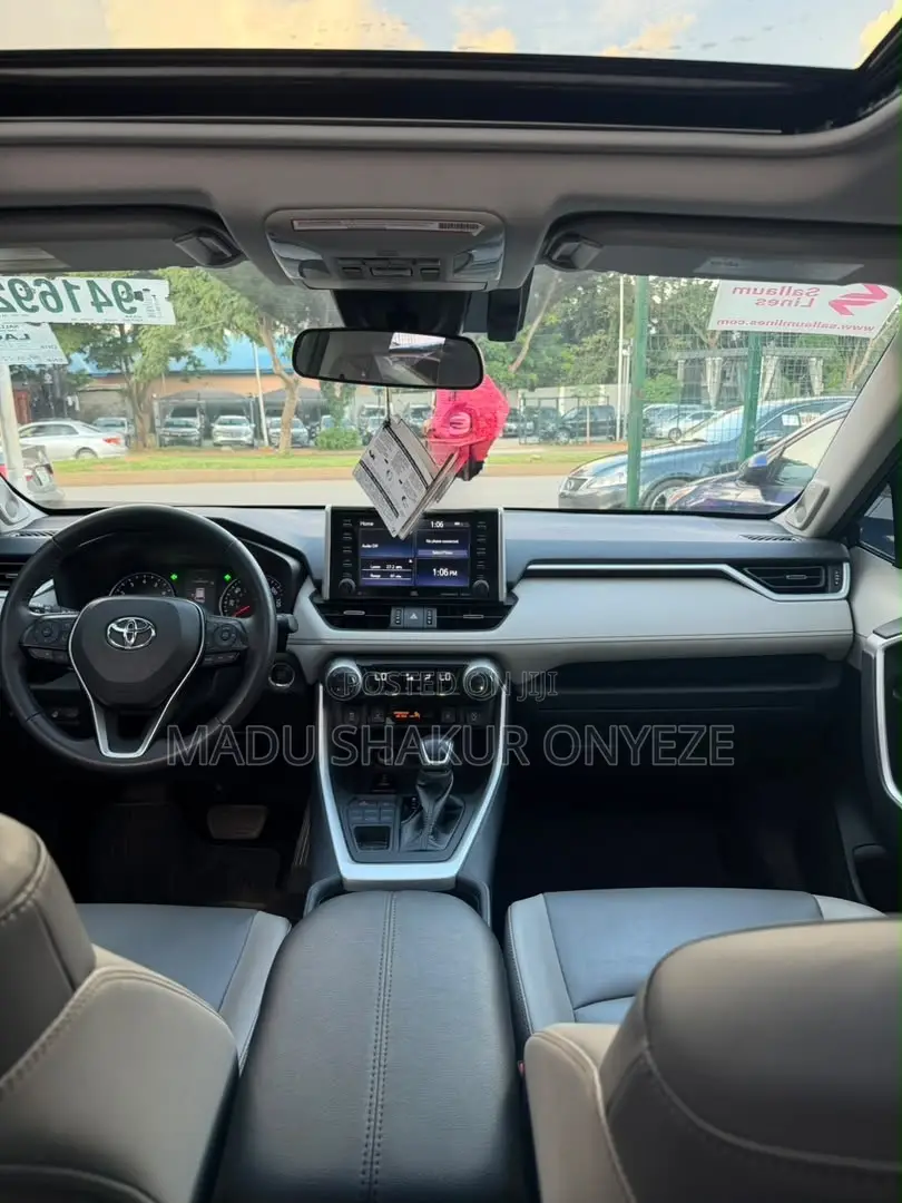 Toyota RAV4 XLE AWD 2020 Gray