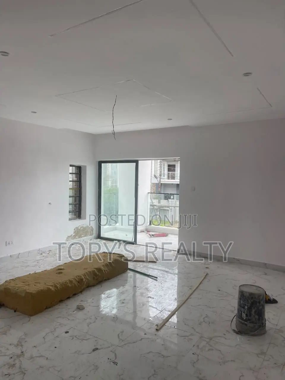 3bdrm Apartment in Lekki Phase 2 for rent