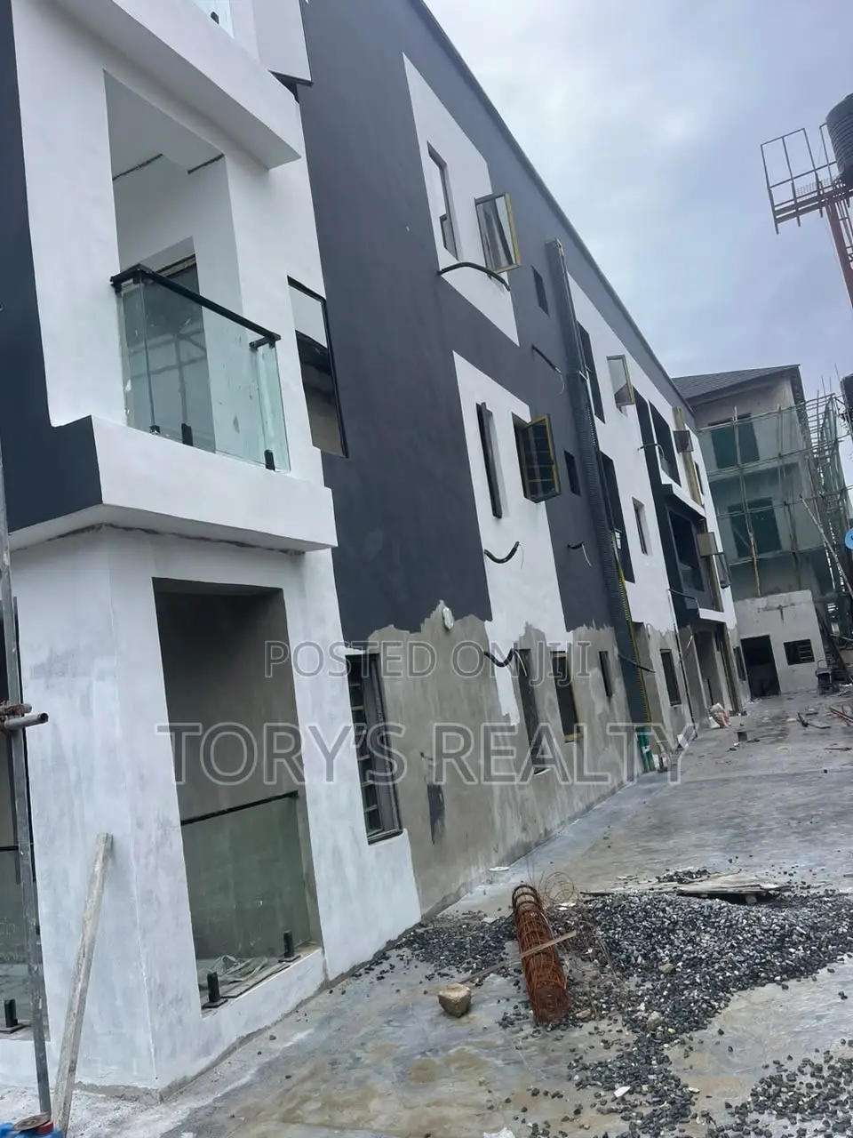 3bdrm Apartment in Lekki Phase 2 for rent
