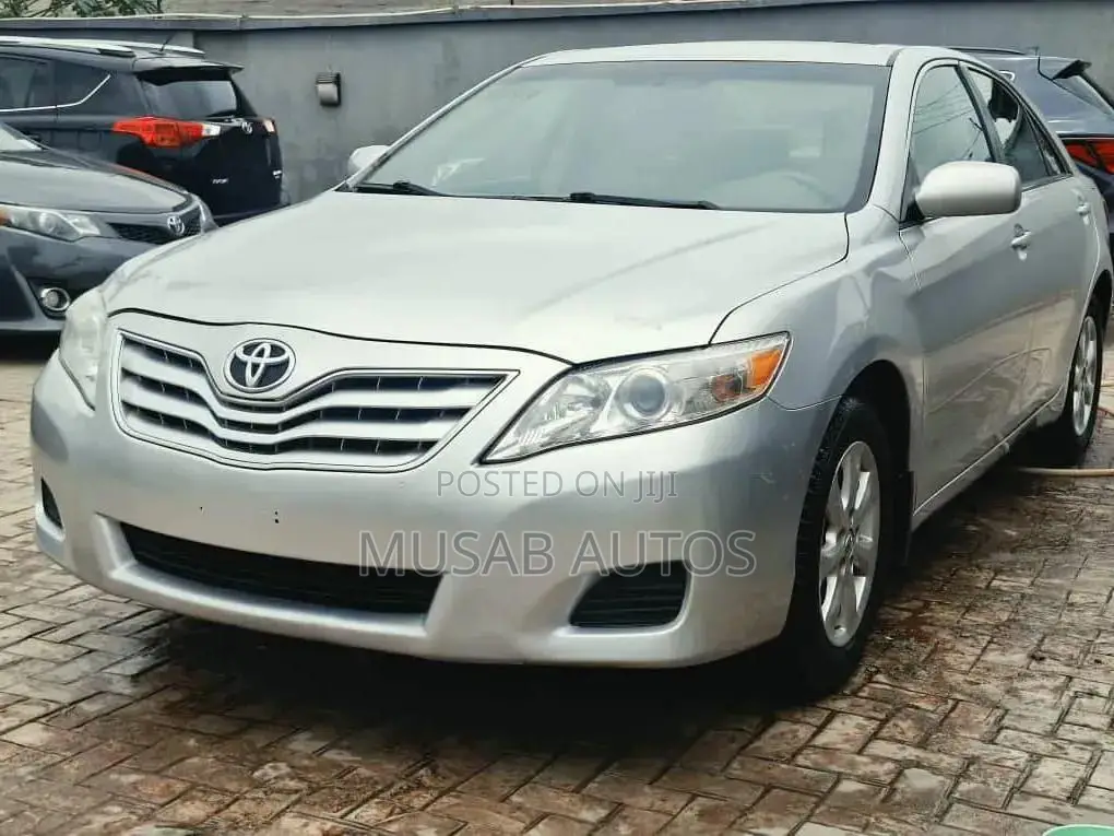Toyota Camry 2010 Silver