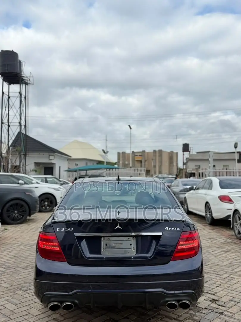 Mercedes-Benz C350 2013 Blue