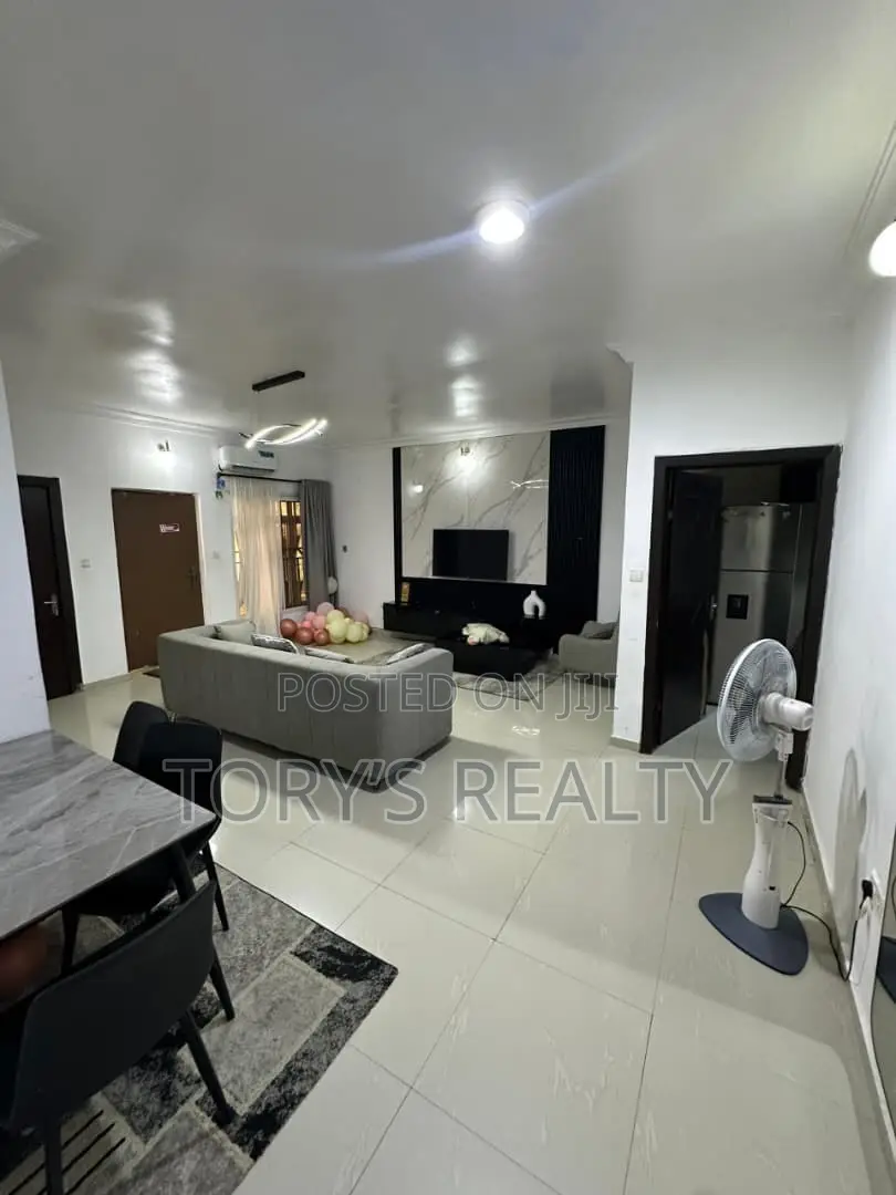 3bdrm Bungalow in Lekki Phase 2 for sale