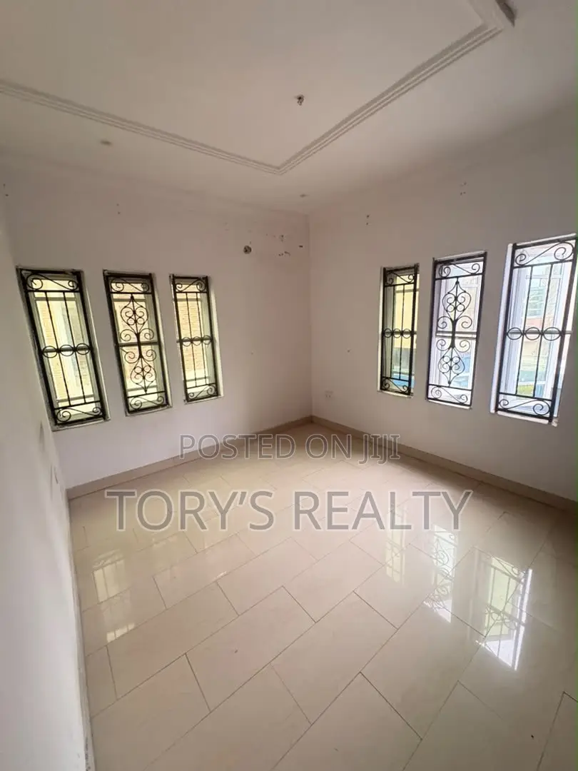 1bdrm Apartment in Lekki Phase 1 for rent