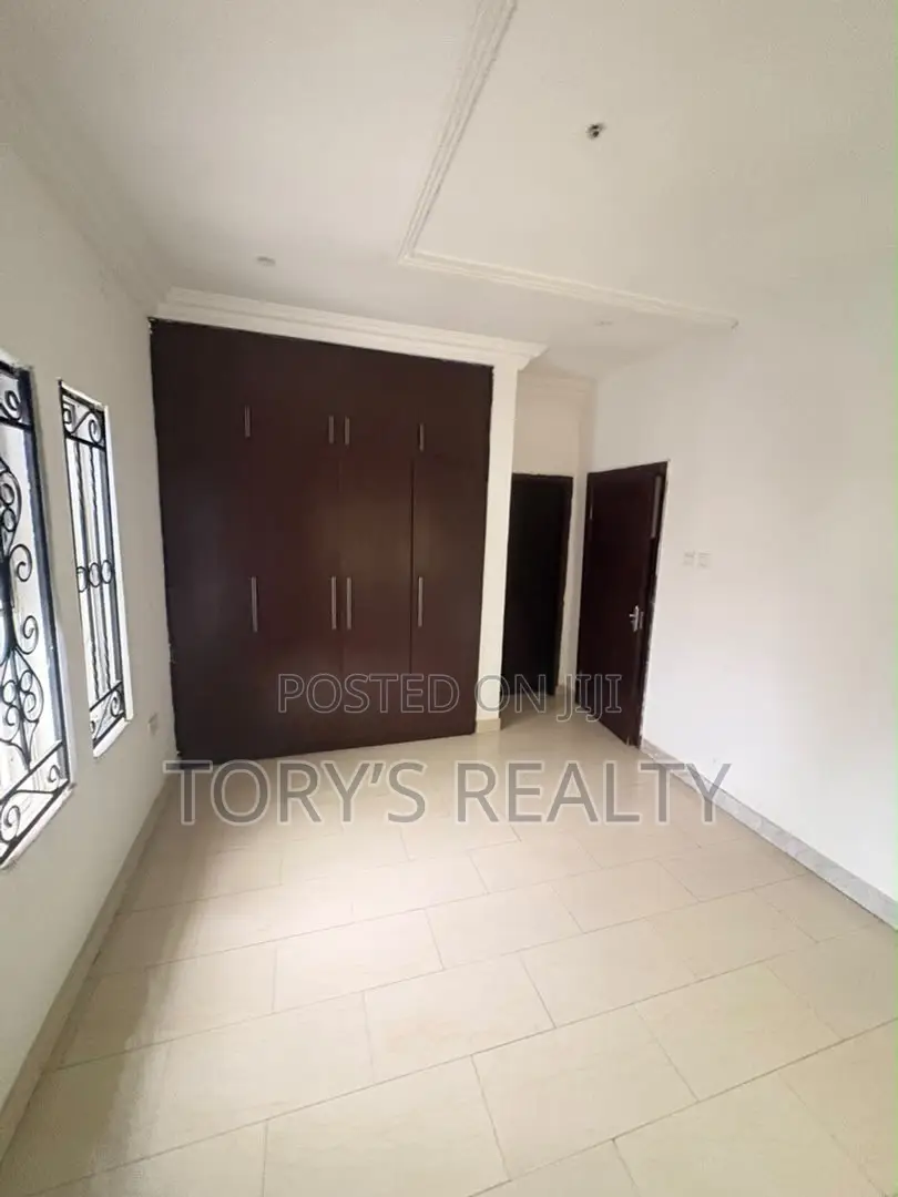 1bdrm Apartment in Lekki Phase 1 for rent