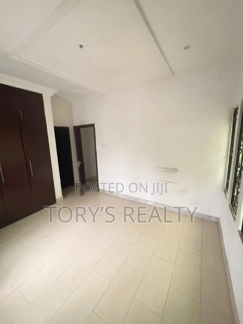 1bdrm Apartment in Lekki Phase 1 for rent
