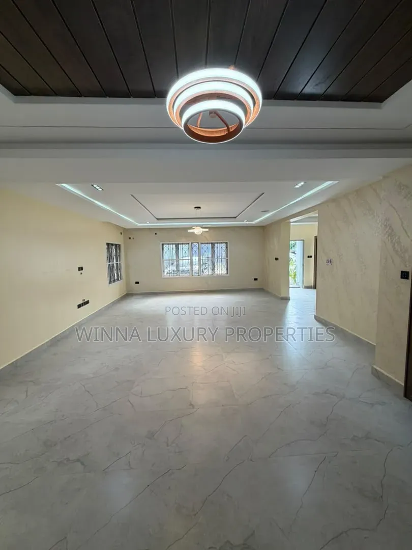 6bdrm Duplex in Brains And Hammers, Apo District for sale