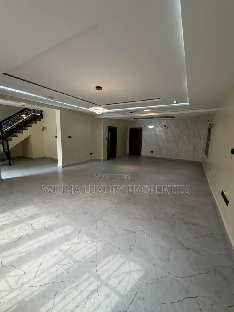 6bdrm Duplex in Brains And Hammers, Apo District for sale