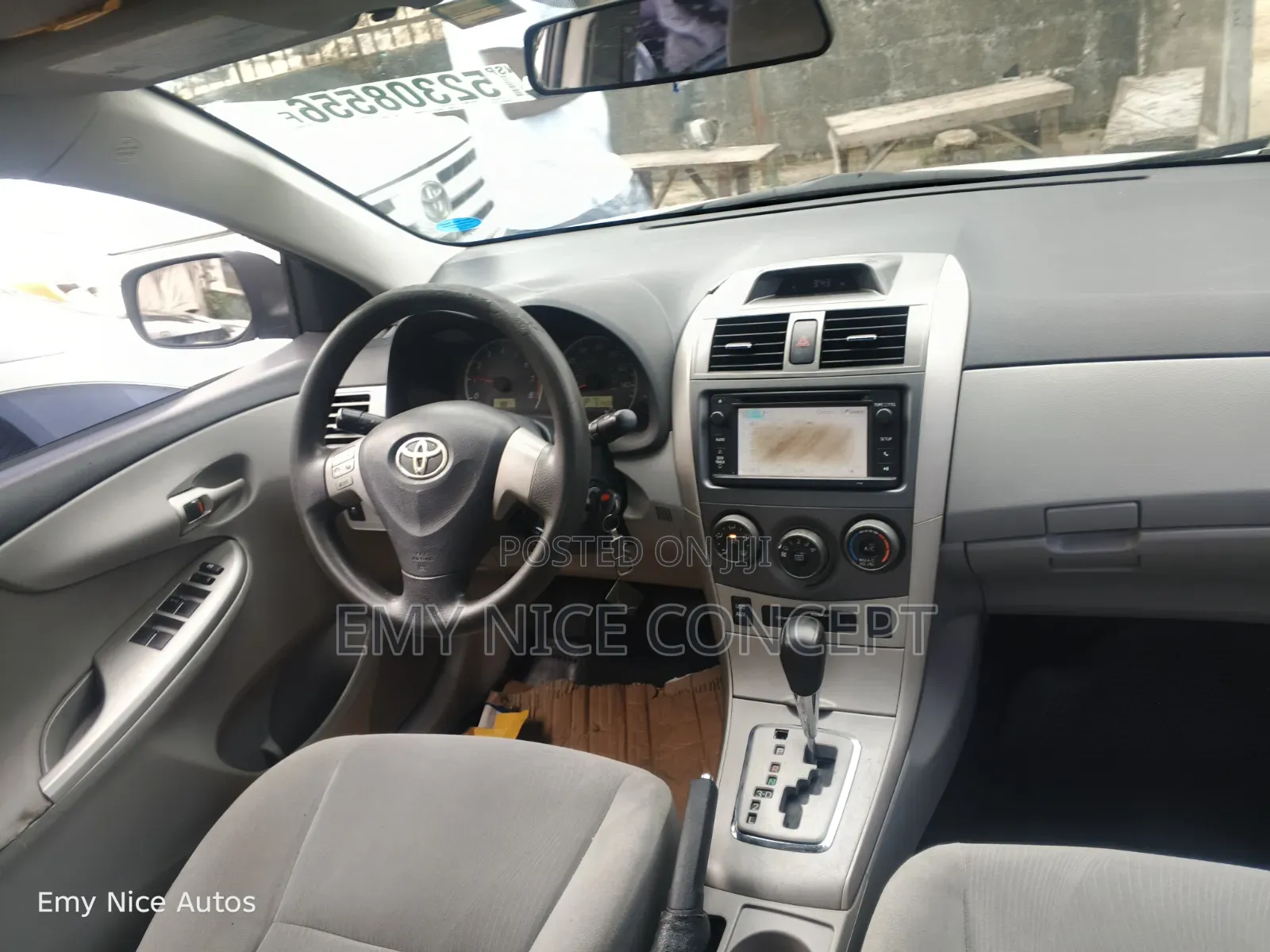 Toyota Corolla LE 4dr Sedan (1.8L 4cyl 4A) 2013 Silver