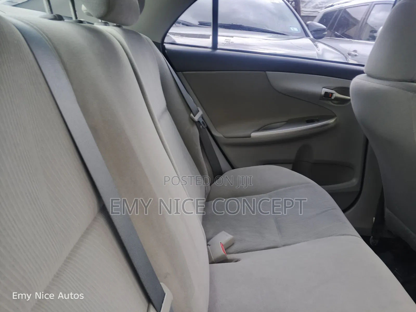 Toyota Corolla LE 4dr Sedan (1.8L 4cyl 4A) 2013 Silver