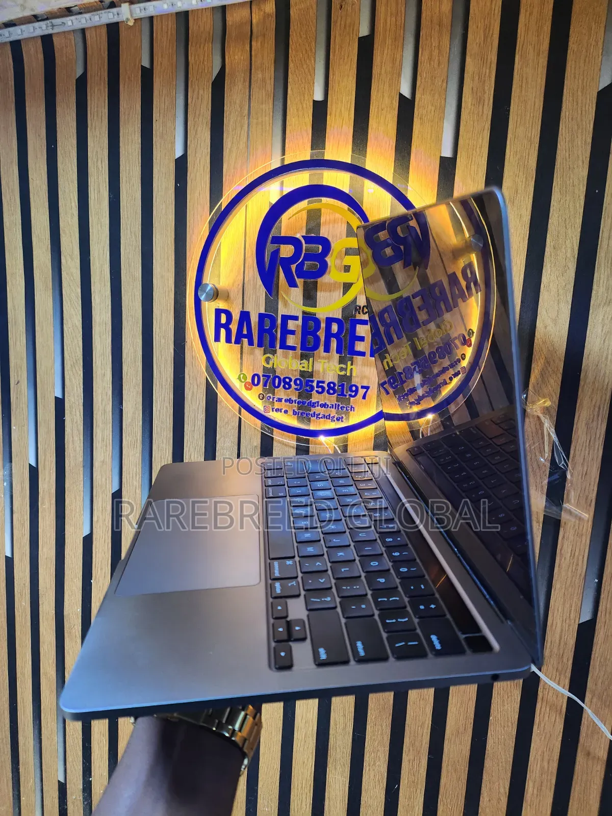 Laptop Apple MacBook Pro 2021 M1 8GB Apple M1 SSD 256GB
