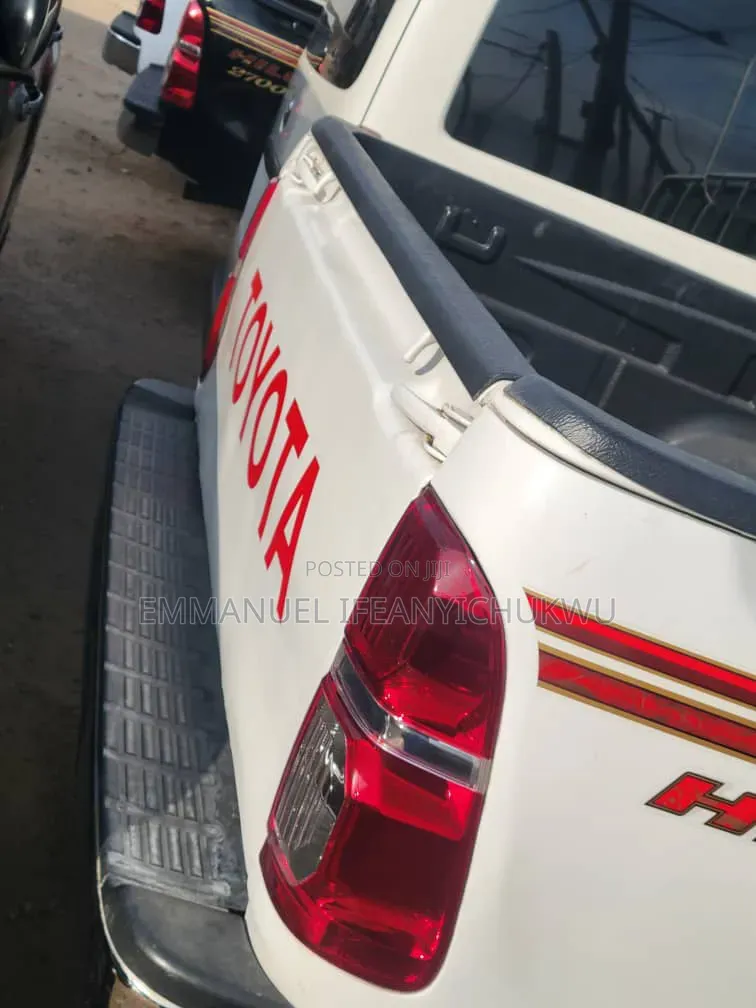 Toyota Hilux 3.0 D-4D 4x4 2014 White