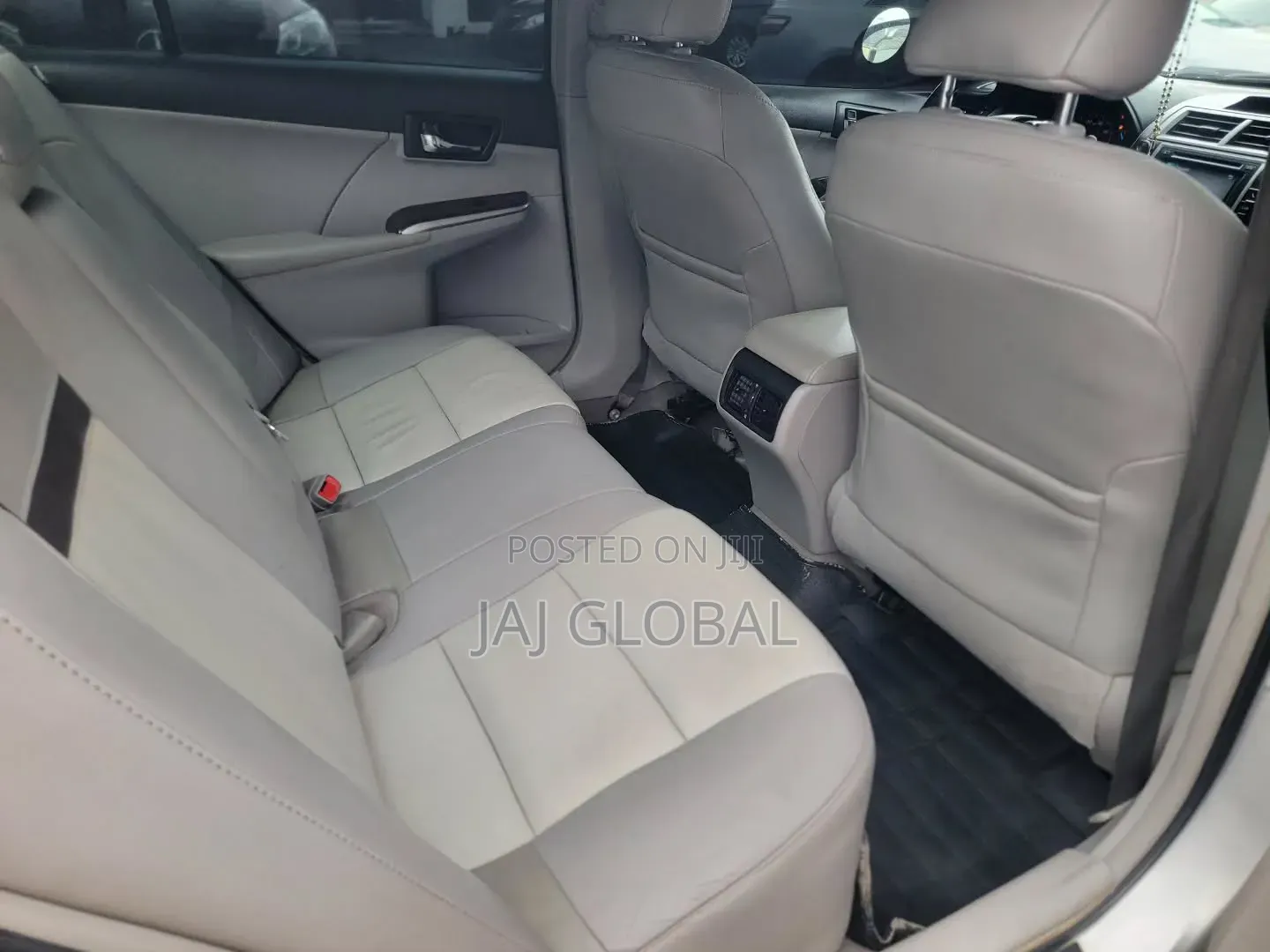 Toyota Camry XLE V6 4dr Sedan (3.5L 6cyl 6A) 2012 Silver