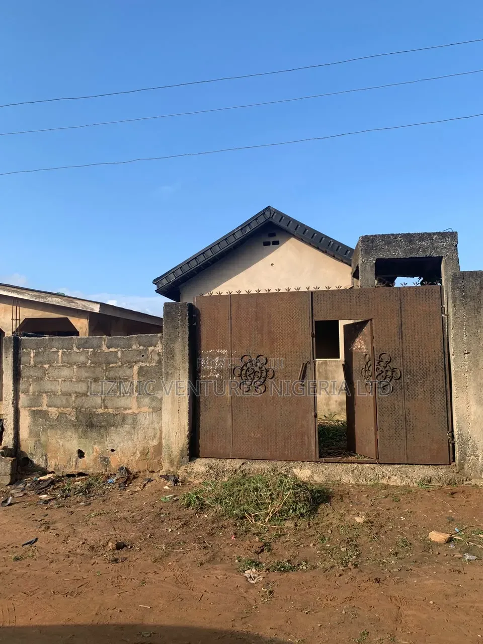 2bdrm Bungalow in Agric Estate, Igando / Ikotun/Igando for sale