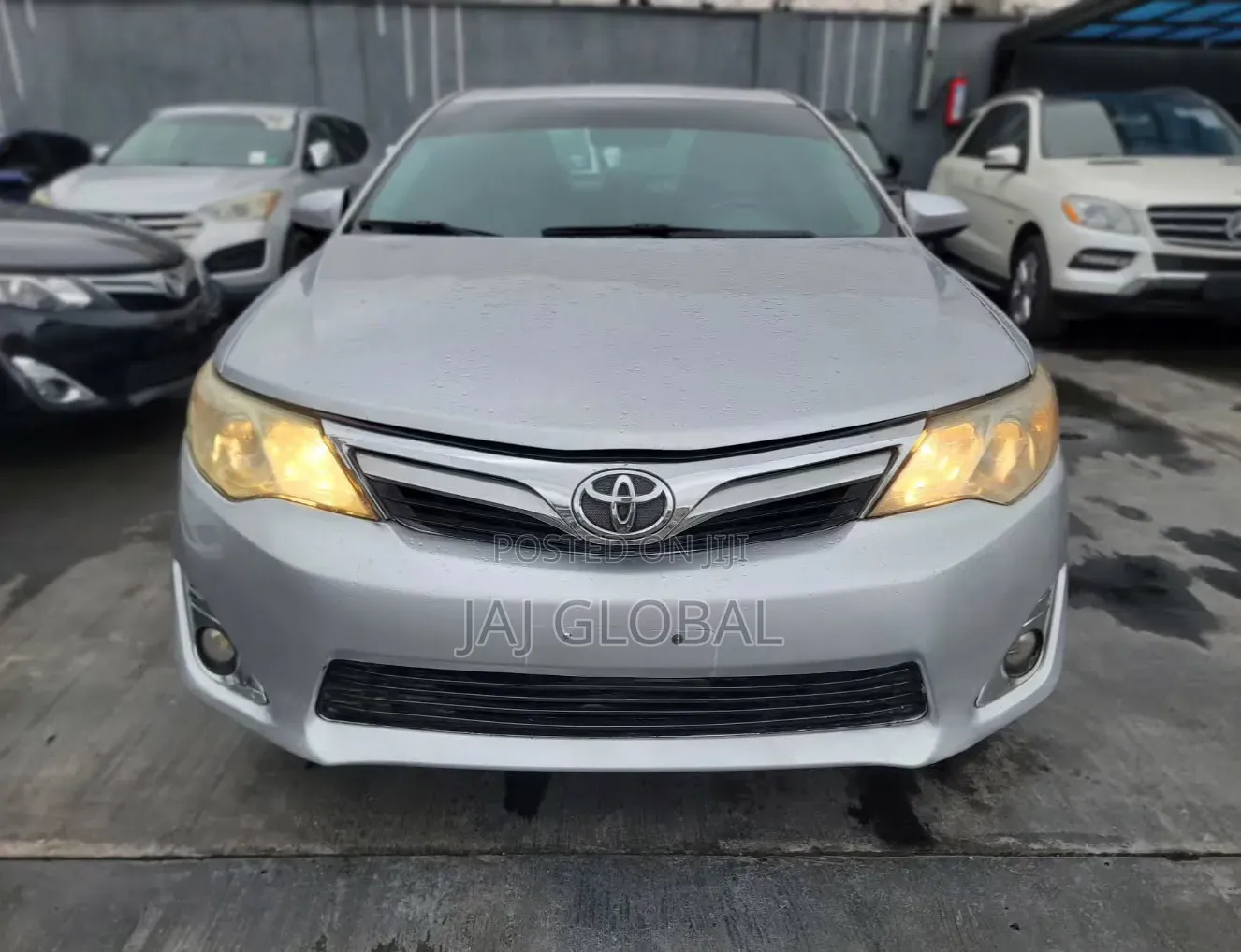 Toyota Camry XLE V6 4dr Sedan (3.5L 6cyl 6A) 2012 Silver