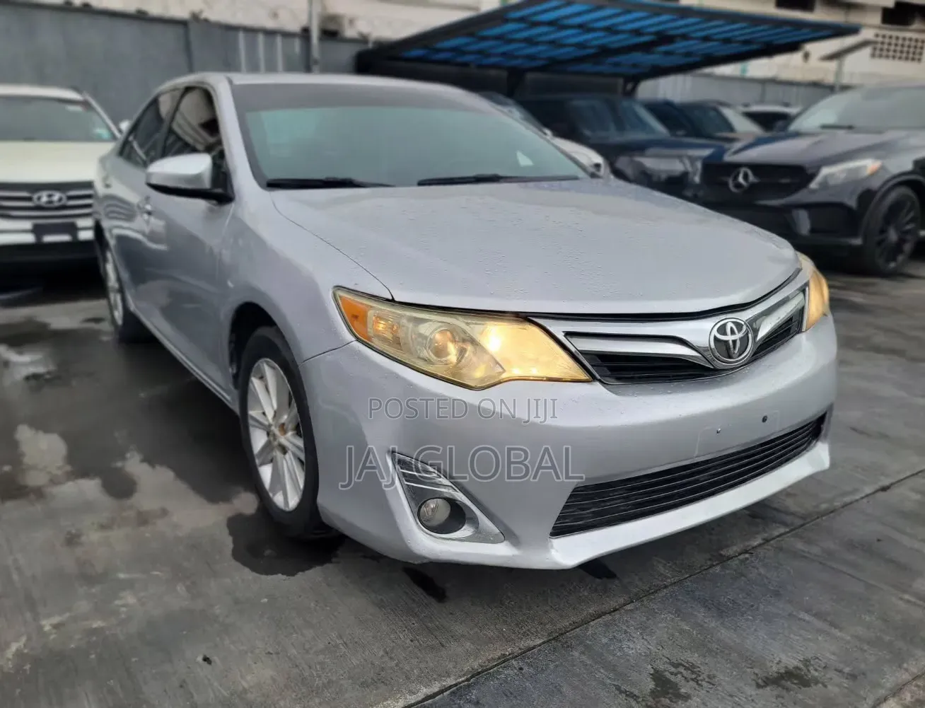 Toyota Camry XLE V6 4dr Sedan (3.5L 6cyl 6A) 2012 Silver