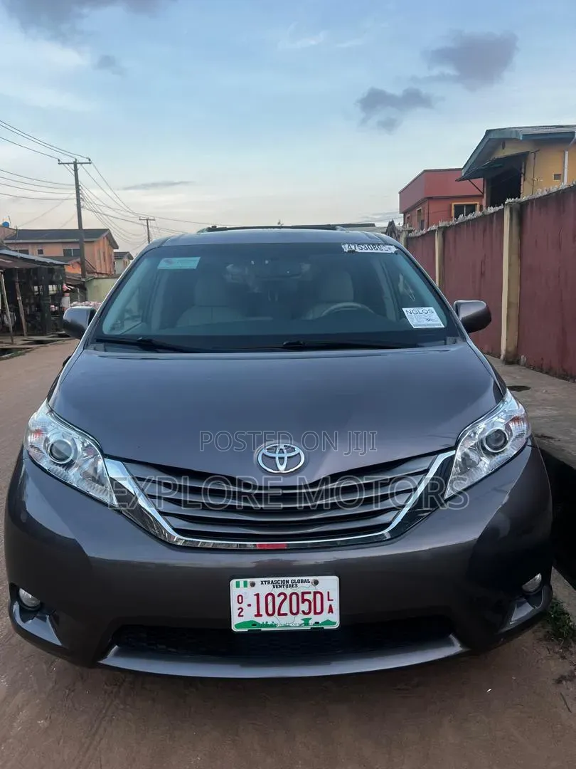 Toyota Sienna 2014 Gray