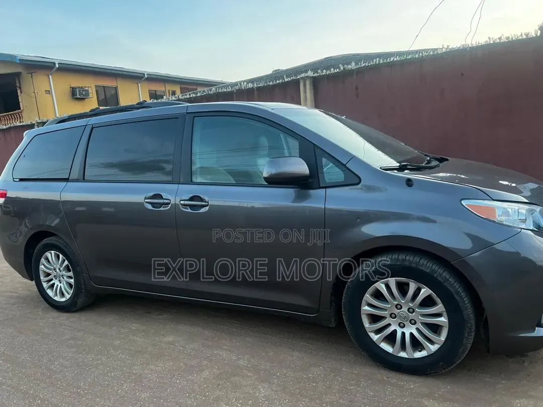 Toyota Sienna 2014 Gray