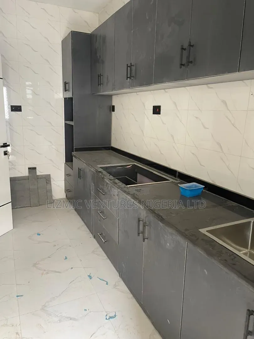 Furnished 5bdrm Duplex in Shonibare Estate for rent