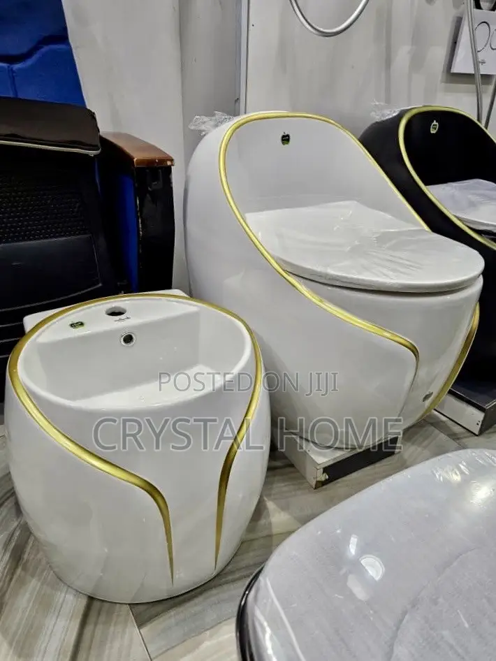 Masters Water Closet With Wall Hung Basin