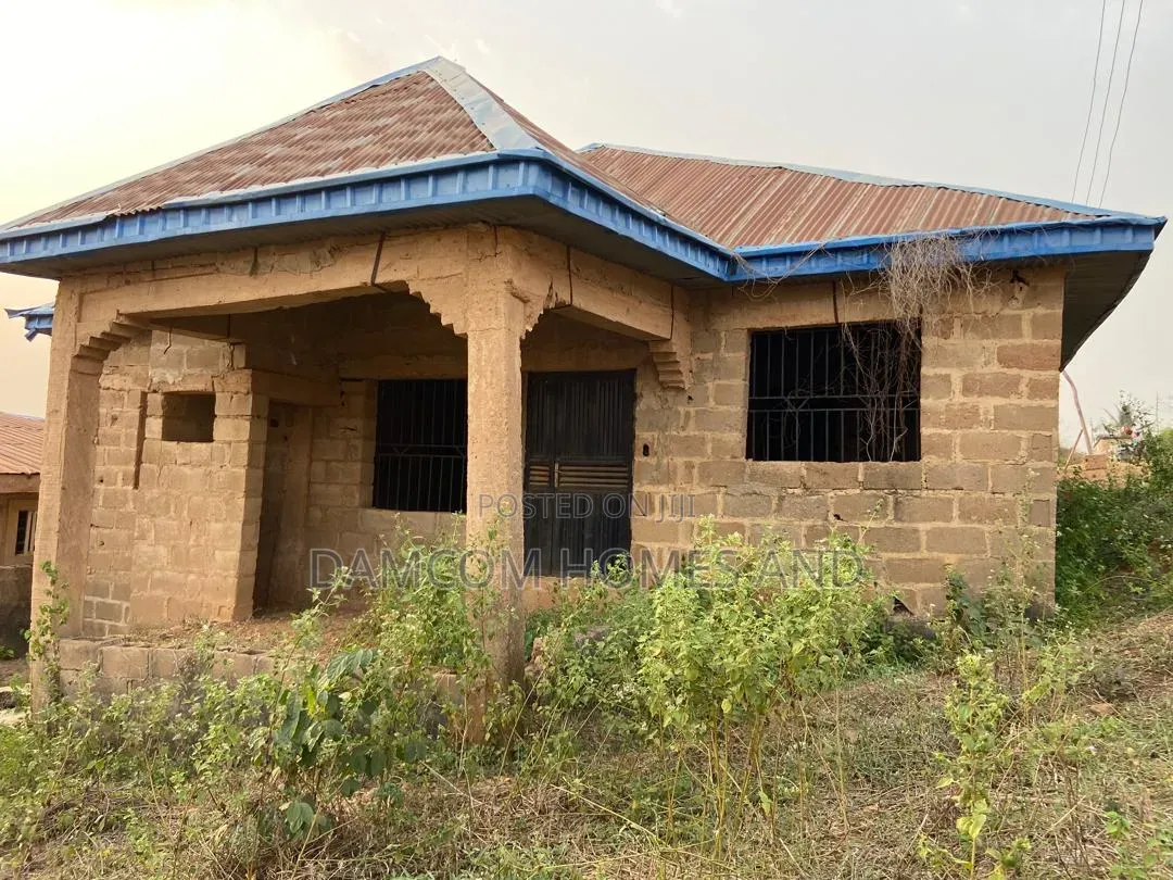 3bdrm Apartment in Ojimi, Apata for sale
