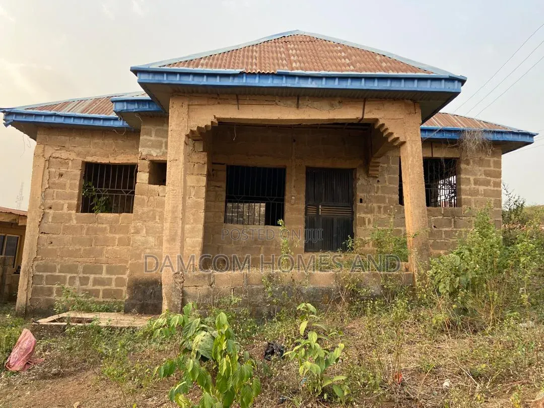 3bdrm Apartment in Ojimi, Apata for sale