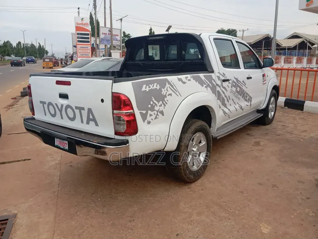 Toyota Hilux 2014 White