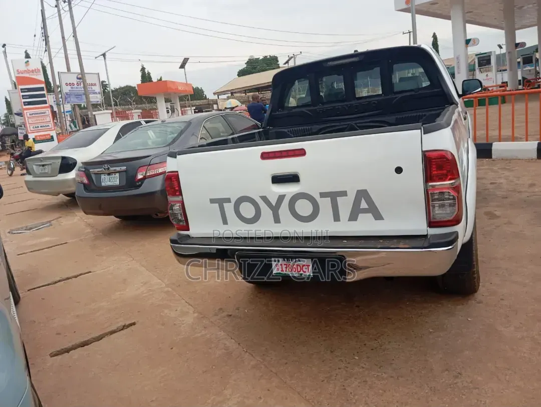Toyota Hilux 2014 White