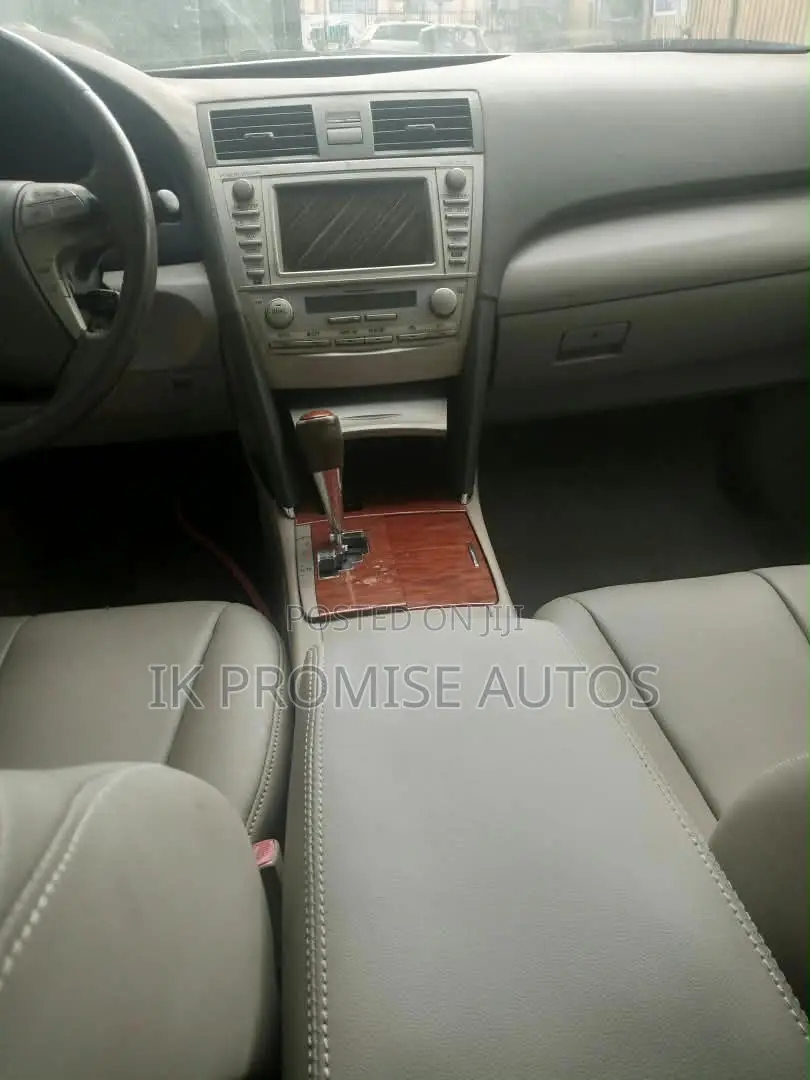 Toyota Camry XLE 4dr Sedan (2.5L 4cyl 6AM) 2010 Blue
