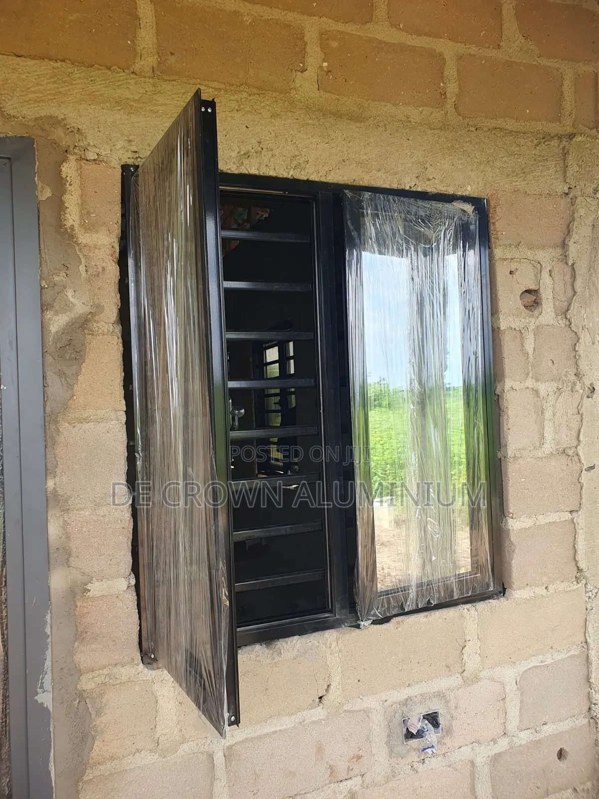 Aluminium Casement Windows With Burglar Proof & Mosquito Net