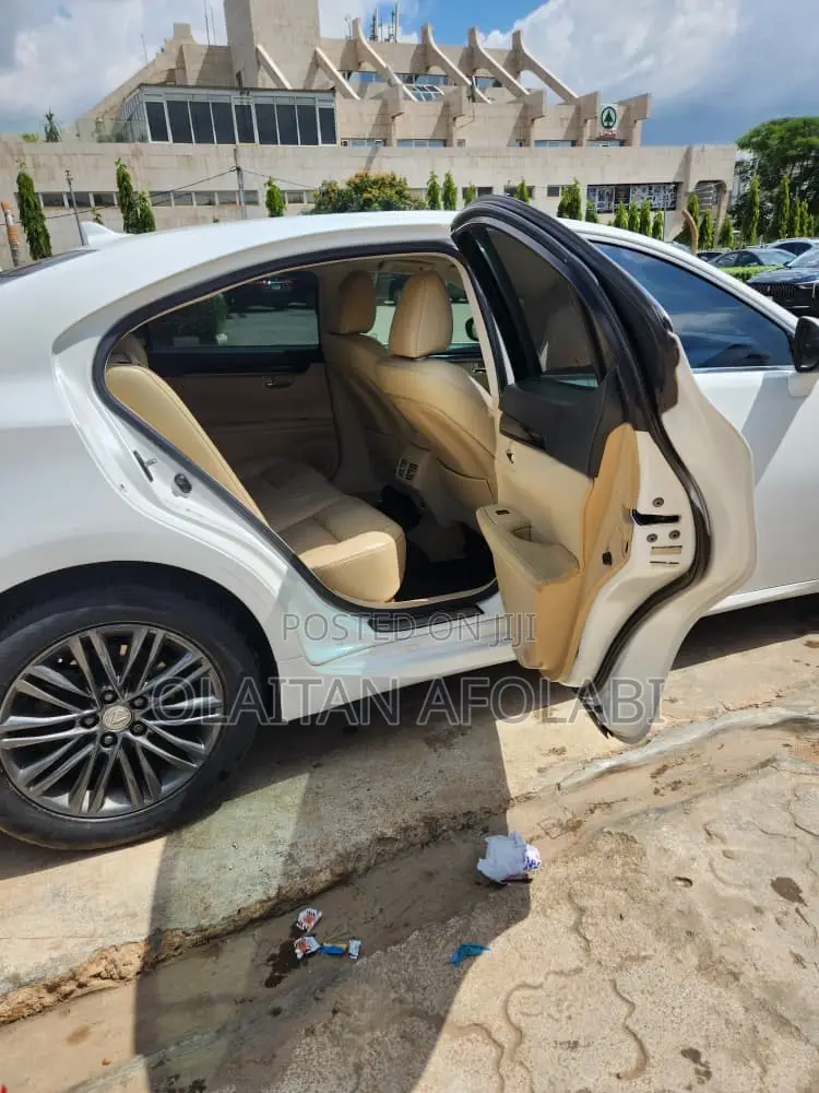 Lexus ES 350 FWD 2014 White
