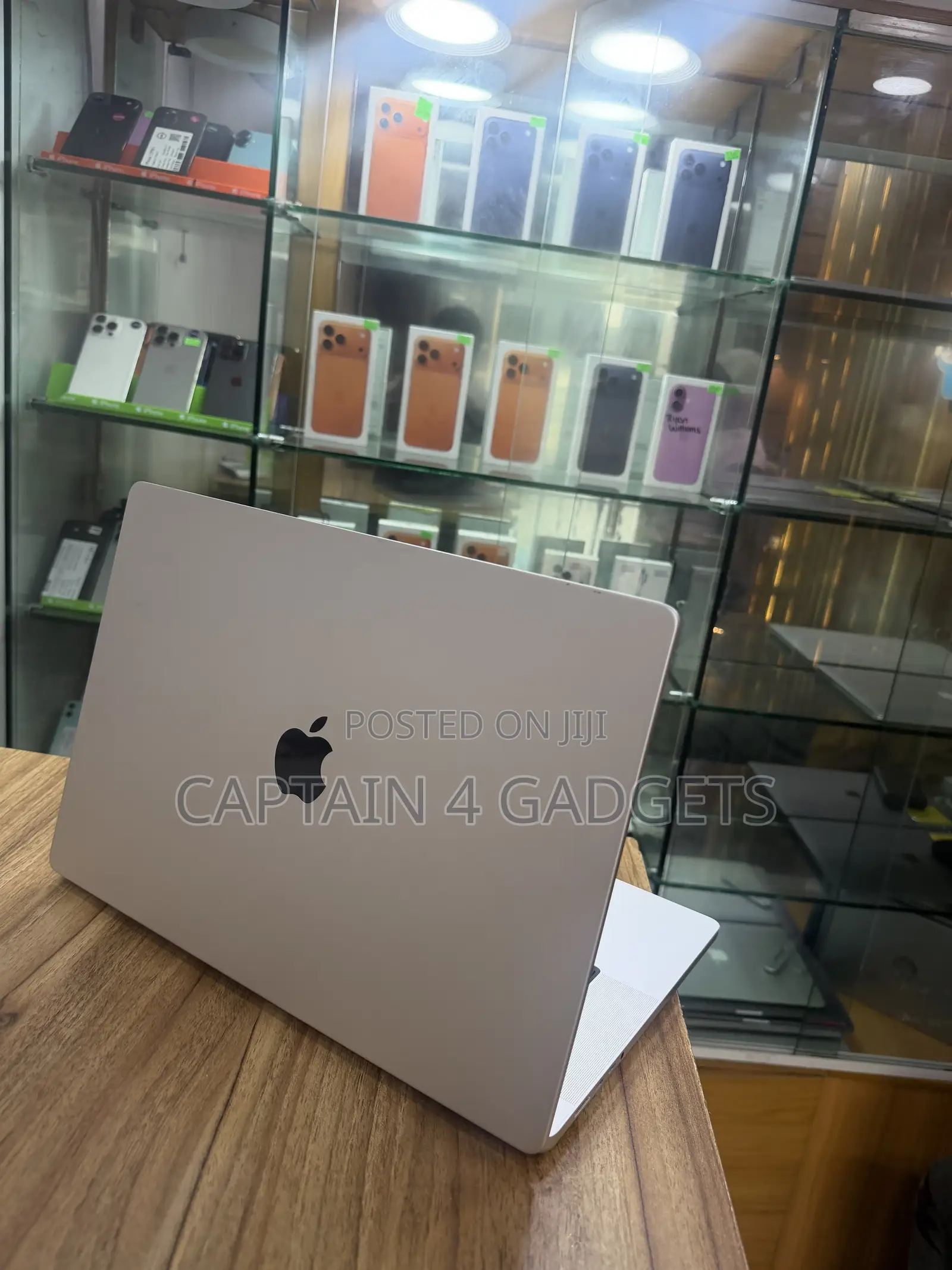 Laptop Apple MacBook Pro 2021 M1 32GB Apple M1 Pro SSD 512GB