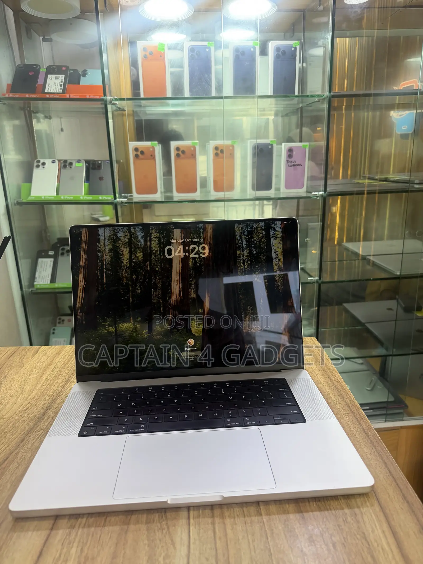 Laptop Apple MacBook Pro 2021 M1 32GB Apple M1 Pro SSD 512GB