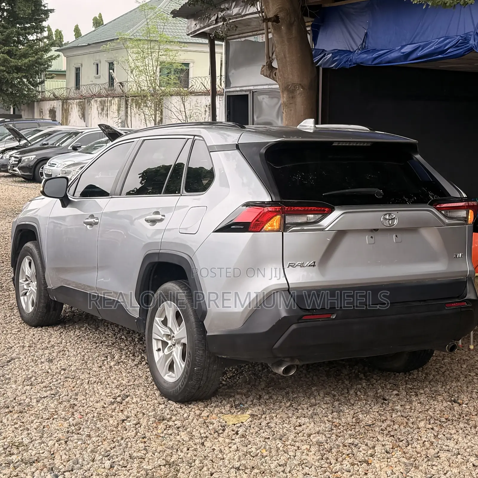 Toyota RAV4 XLE AWD 2020 Silver