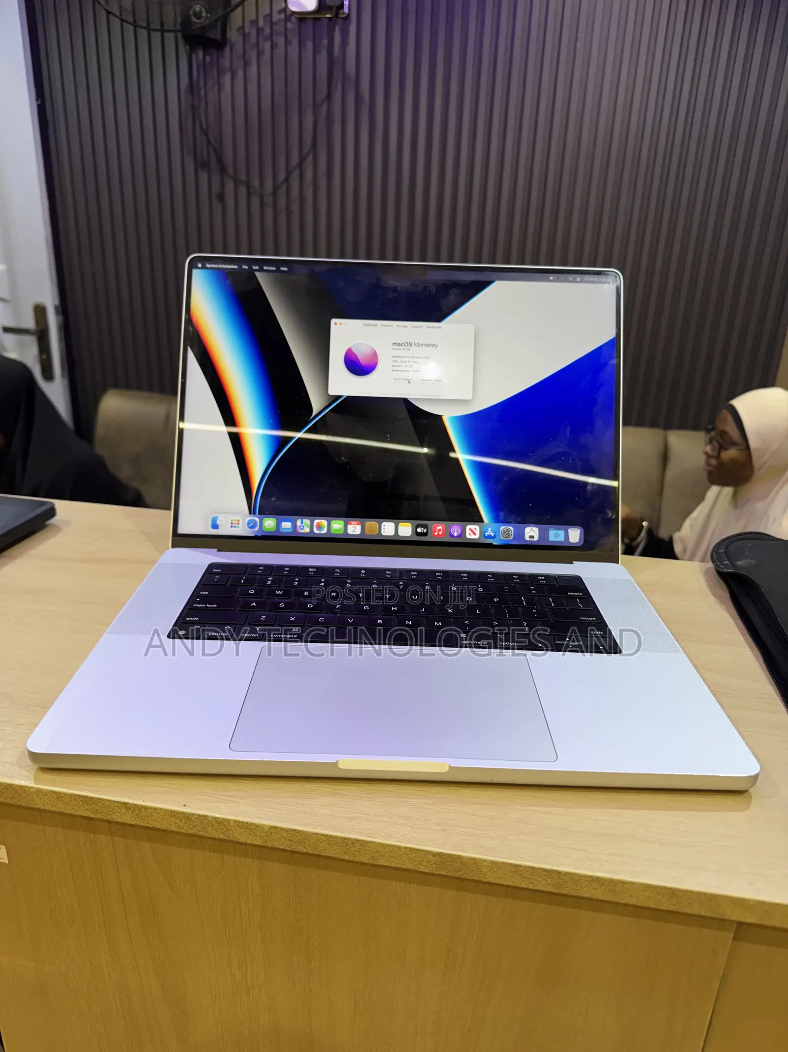Laptop Apple MacBook Pro 2021 M1 Max 64GB Apple M1 Max SSD 1T