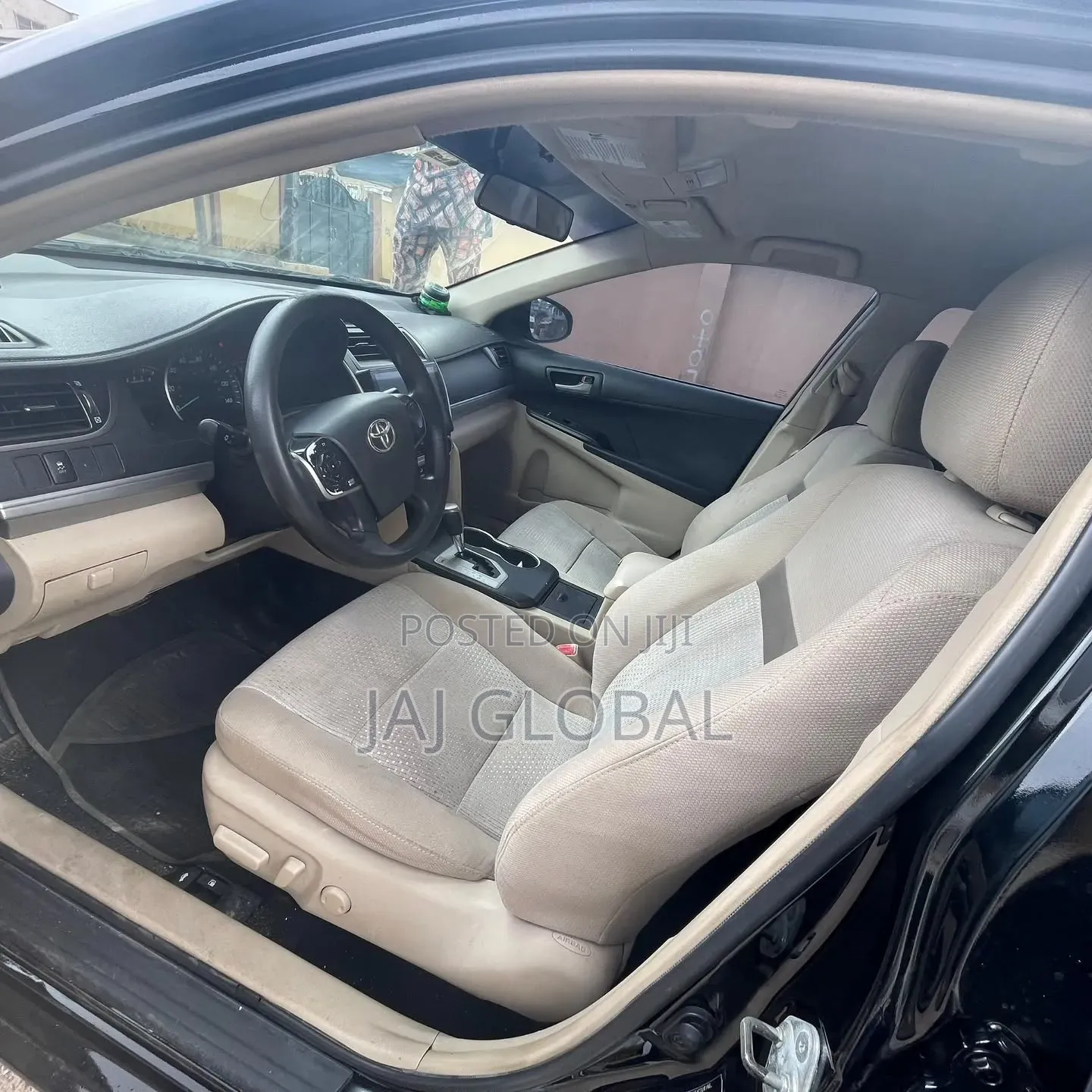 Toyota Camry LE 4dr Sedan (2.5L 4cyl 6A) 2012 Silver