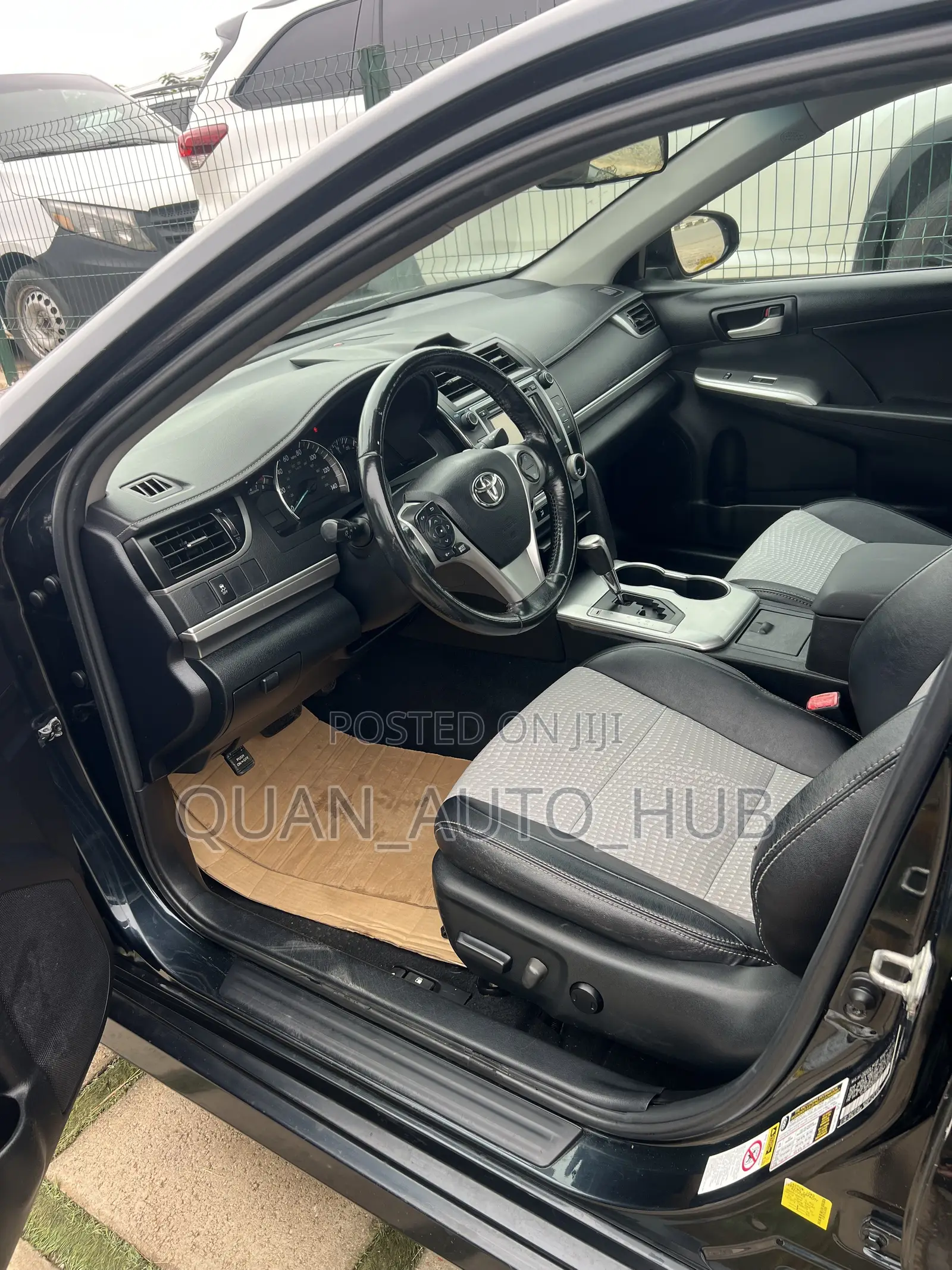 Toyota Camry SE 4dr Sedan (3.5L 6cyl 6A) 2014