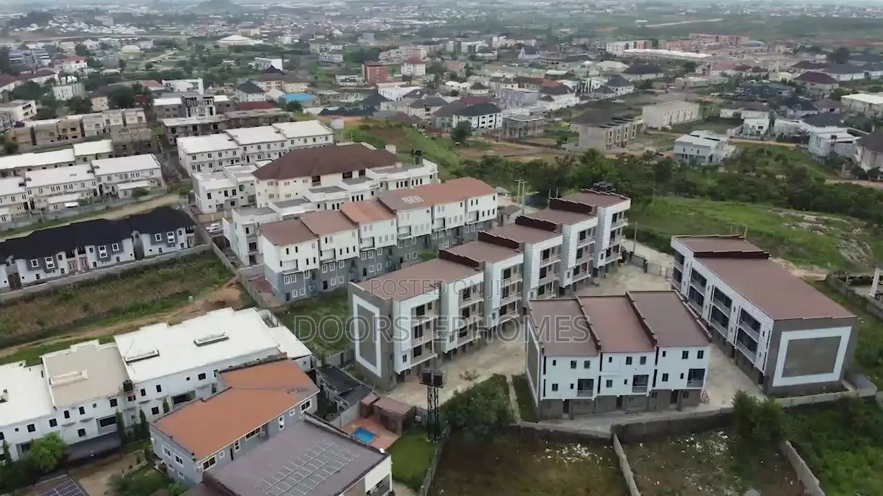 4bdrm Townhouse/Terrace in Serenity Park Estate, Life Camp for sale