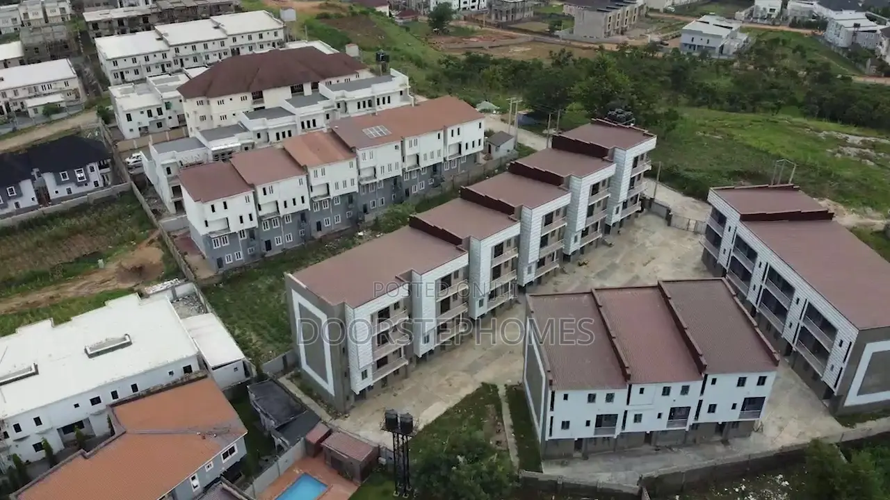 4bdrm Townhouse/Terrace in Serenity Park Estate, Life Camp for sale