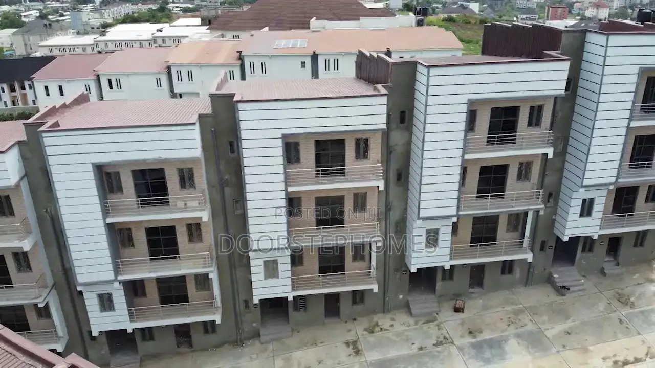 4bdrm Townhouse/Terrace in Serenity Park Estate, Life Camp for sale