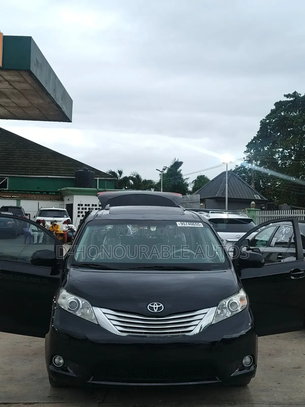 Toyota Sienna XLE AWD 7-Passenger 2013 Black