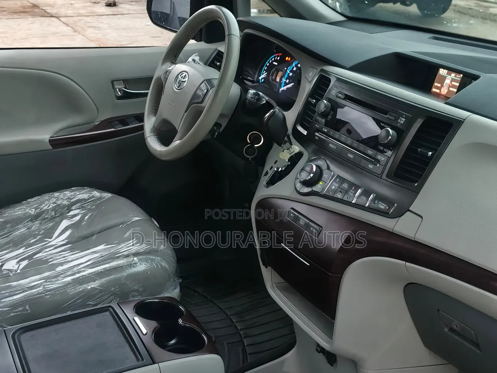 Toyota Sienna XLE AWD 7-Passenger 2013 Black