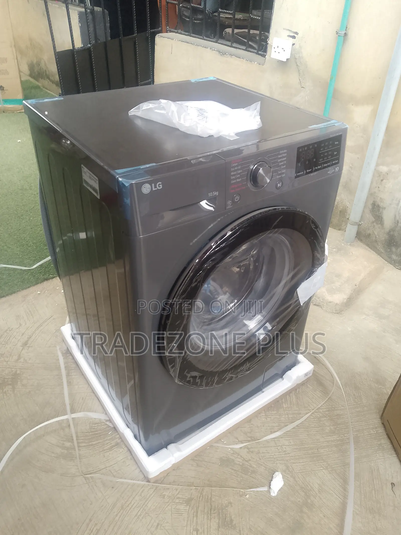 F4V3RYP6JE LG Washing Machine – Spacious 10.5kg Capacity