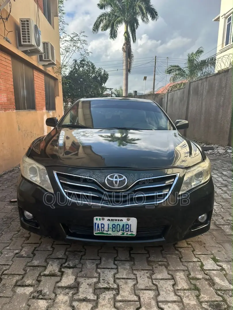 Toyota Camry LE V6 4dr Sedan (3.5L 6cyl 6AM) 2010